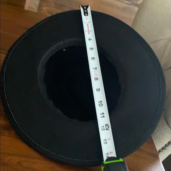 Beautiful hat - Picture 2 of 5